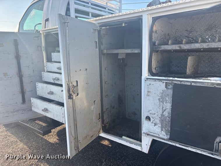 image for item EG8853 2007 Chevrolet C7500 utility / service truck