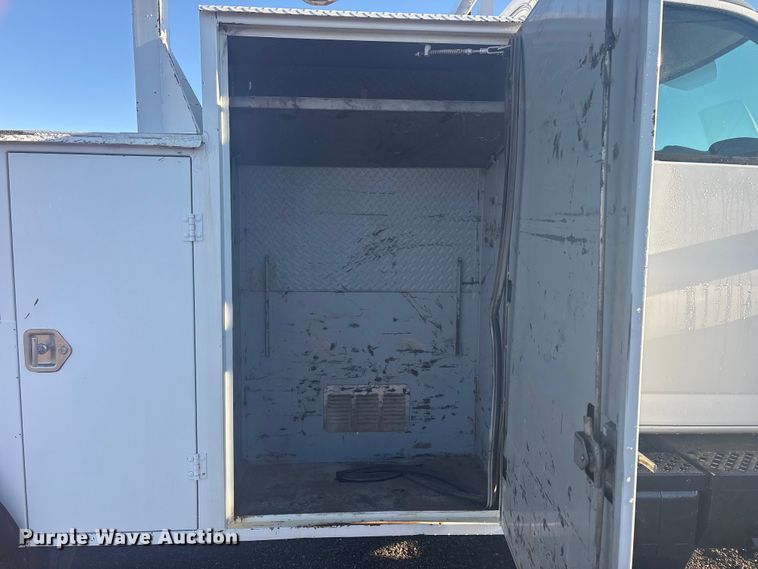 image for item EG8853 2007 Chevrolet C7500 utility / service truck