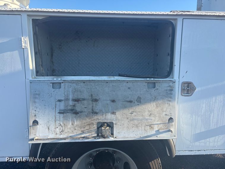 image for item EG8853 2007 Chevrolet C7500 utility / service truck