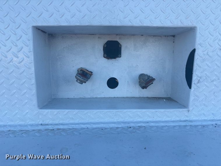 image for item EG8853 2007 Chevrolet C7500 utility / service truck