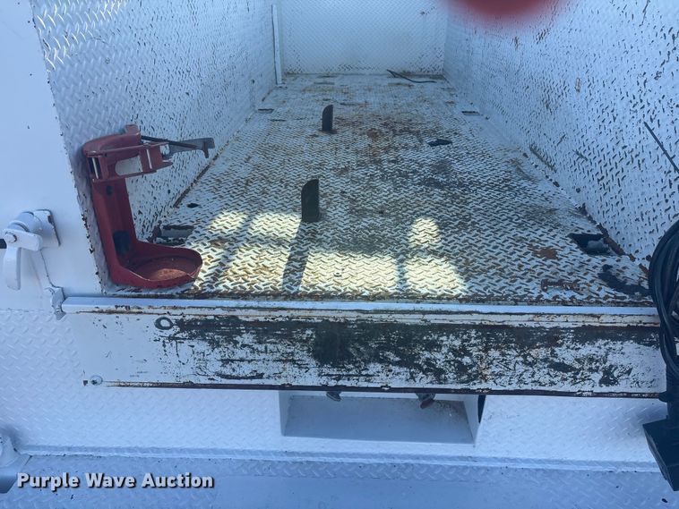 image for item EG8853 2007 Chevrolet C7500 utility / service truck