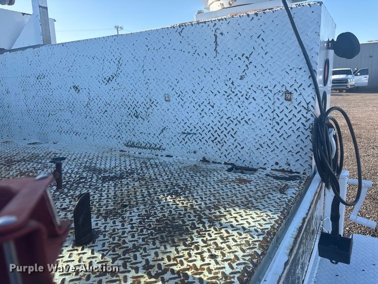 image for item EG8853 2007 Chevrolet C7500 utility / service truck