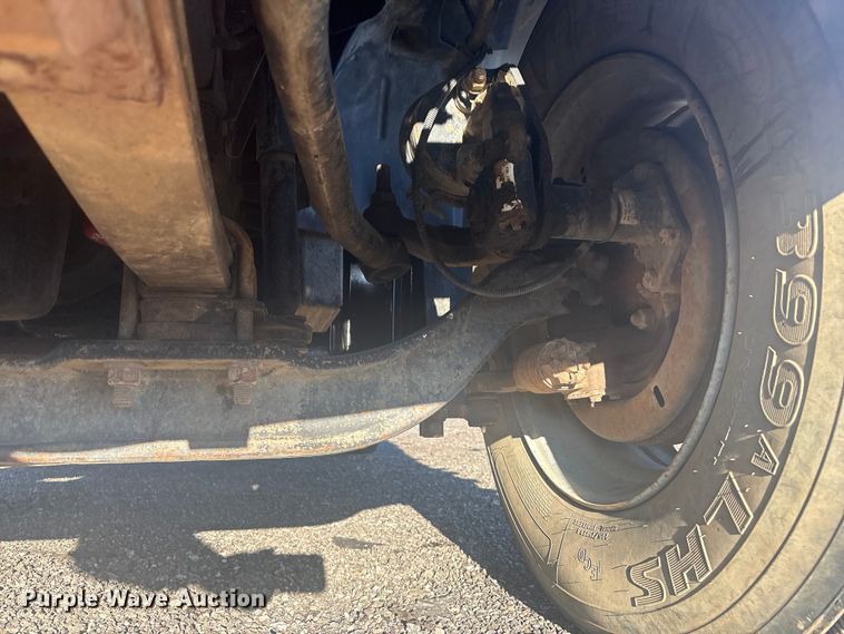 image for item EG8853 2007 Chevrolet C7500 utility / service truck