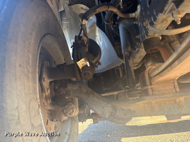 image for item EG8853 2007 Chevrolet C7500 utility / service truck