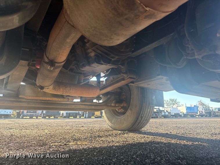 image for item EG8853 2007 Chevrolet C7500 utility / service truck