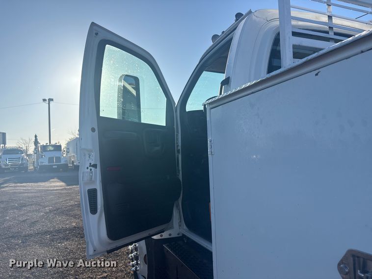 image for item EG8853 2007 Chevrolet C7500 utility / service truck