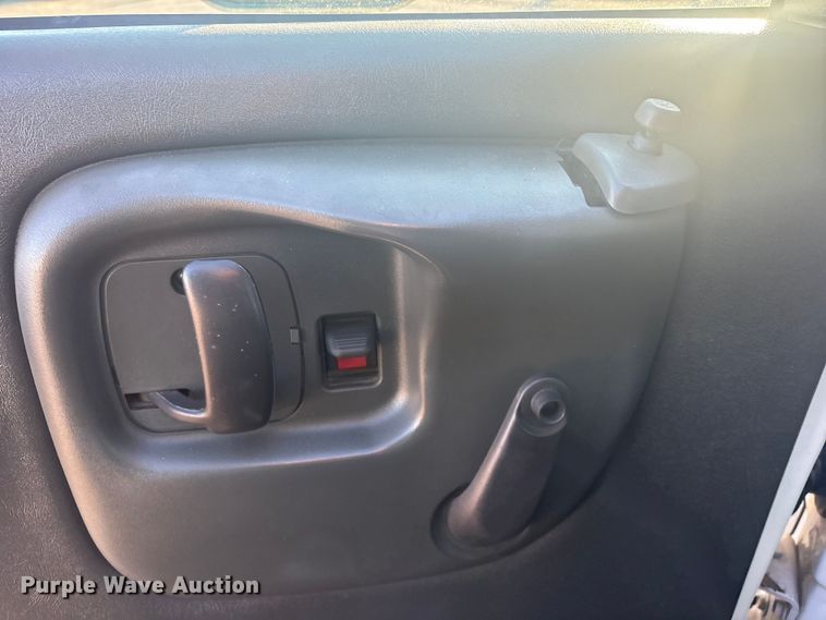 image for item EG8853 2007 Chevrolet C7500 utility / service truck