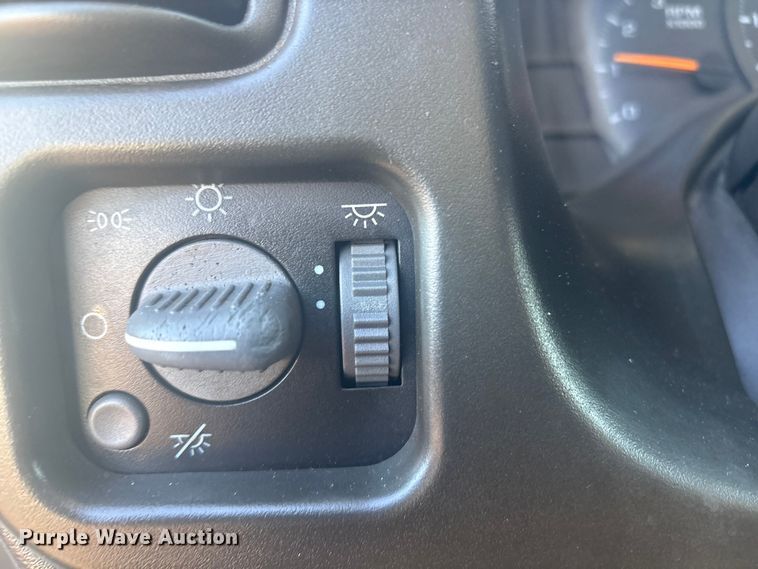 image for item EG8853 2007 Chevrolet C7500 utility / service truck