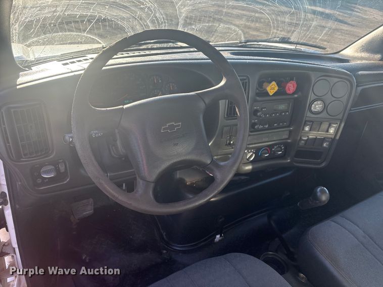 image for item EG8853 2007 Chevrolet C7500 utility / service truck