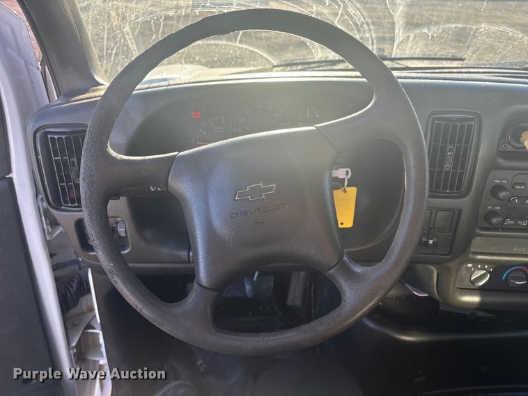 image for item EG8853 2007 Chevrolet C7500 utility / service truck