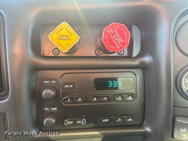 image for item EG8853 2007 Chevrolet C7500 utility / service truck