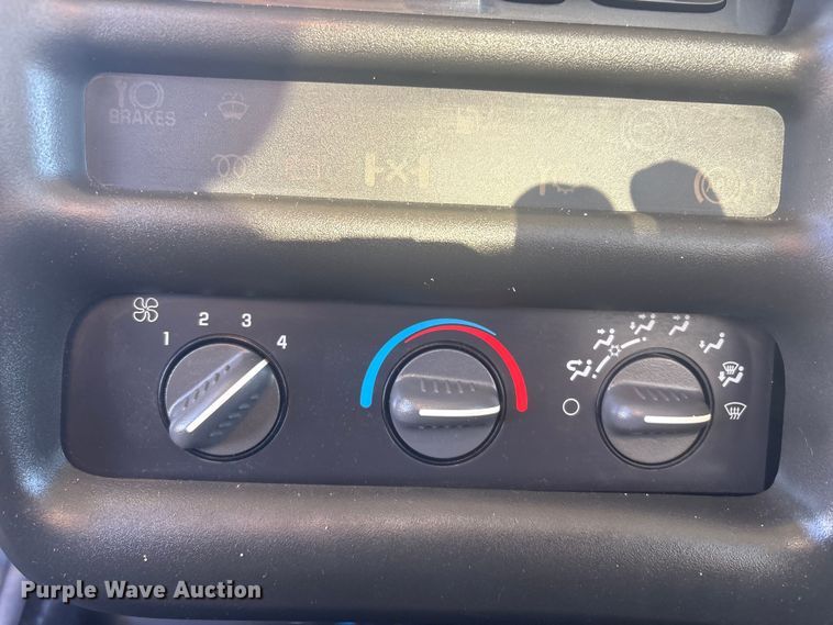 image for item EG8853 2007 Chevrolet C7500 utility / service truck