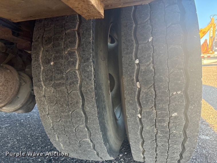 image for item EG8853 2007 Chevrolet C7500 utility / service truck