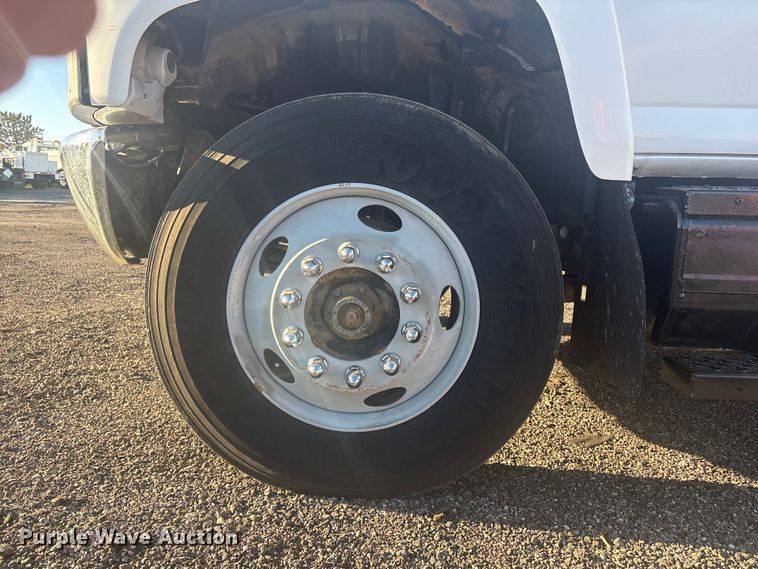 image for item EG8853 2007 Chevrolet C7500 utility / service truck