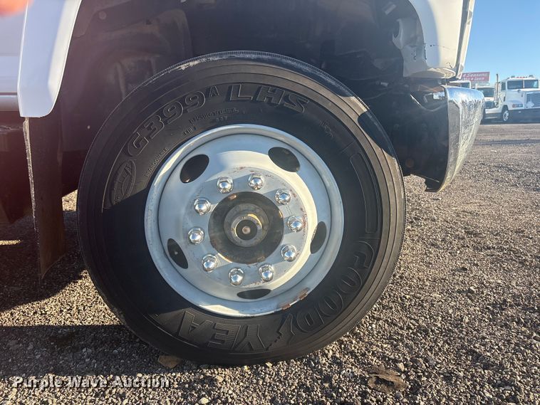 image for item EG8853 2007 Chevrolet C7500 utility / service truck