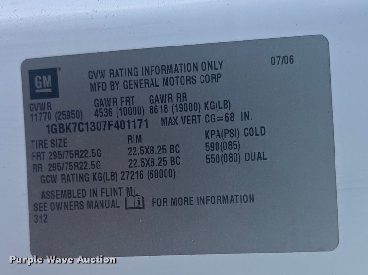 image for item EG8853 2007 Chevrolet C7500 utility / service truck