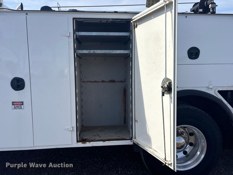 image for item EG8866 2016 Kenworth T3 Series utility / service truck