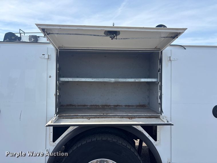 image for item EG8866 2016 Kenworth T3 Series utility / service truck