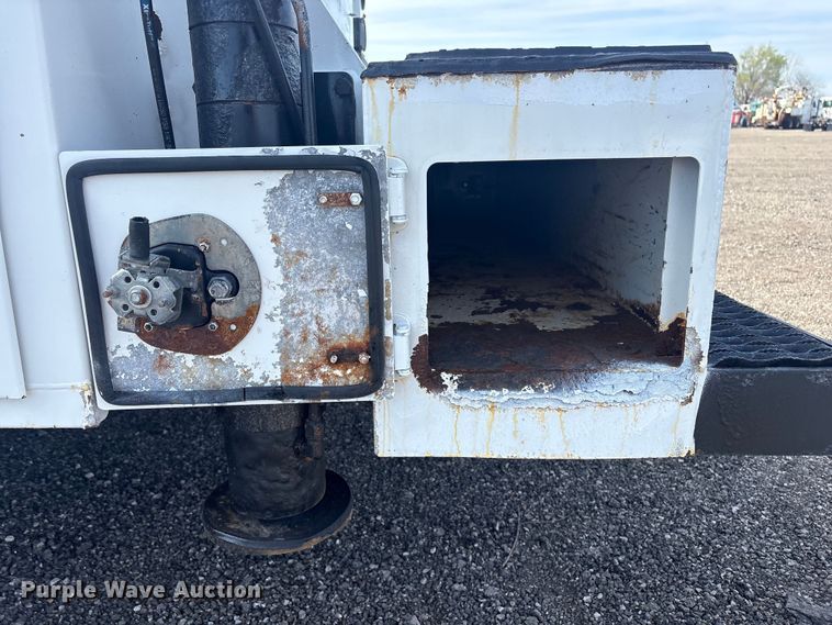 image for item EG8866 2016 Kenworth T3 Series utility / service truck