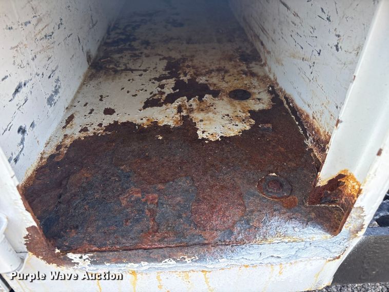 image for item EG8866 2016 Kenworth T3 Series utility / service truck