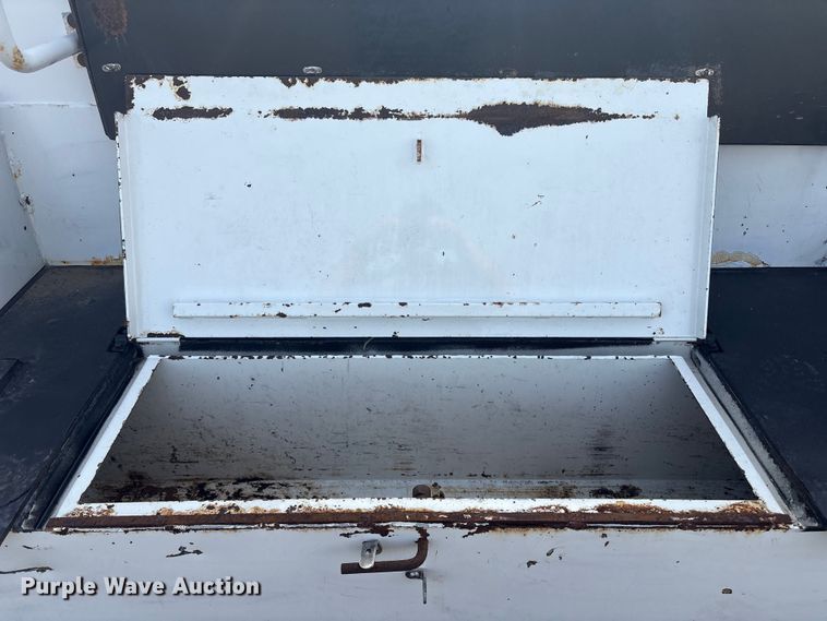 image for item EG8866 2016 Kenworth T3 Series utility / service truck