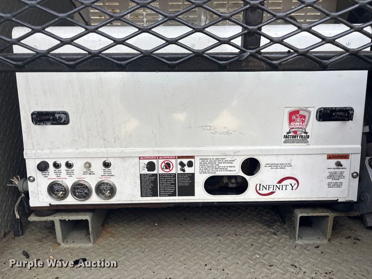 image for item EG8866 2016 Kenworth T3 Series utility / service truck