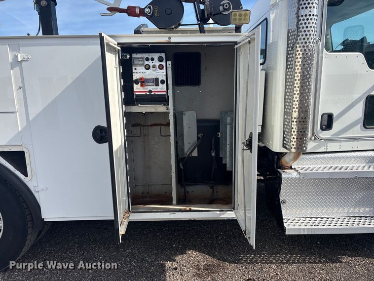 image for item EG8866 2016 Kenworth T3 Series utility / service truck