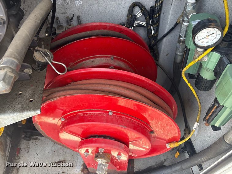 image for item EG8866 2016 Kenworth T3 Series utility / service truck