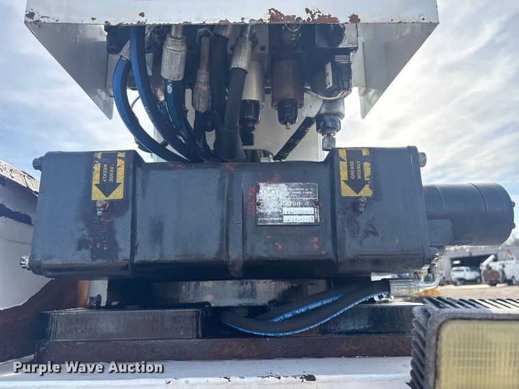 image for item EG8866 2016 Kenworth T3 Series utility / service truck