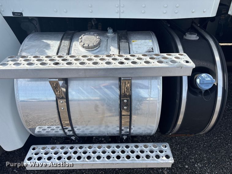 image for item EG8866 2016 Kenworth T3 Series utility / service truck