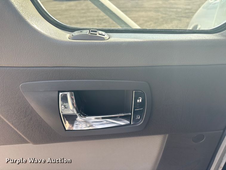 image for item EG8866 2016 Kenworth T3 Series utility / service truck