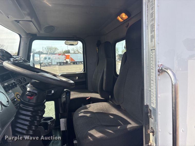 image for item EG8866 2016 Kenworth T3 Series utility / service truck