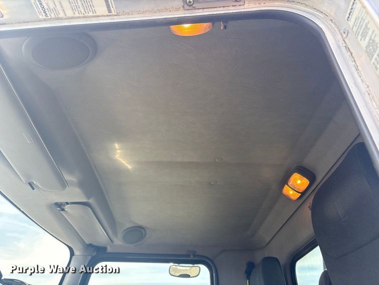 image for item EG8866 2016 Kenworth T3 Series utility / service truck