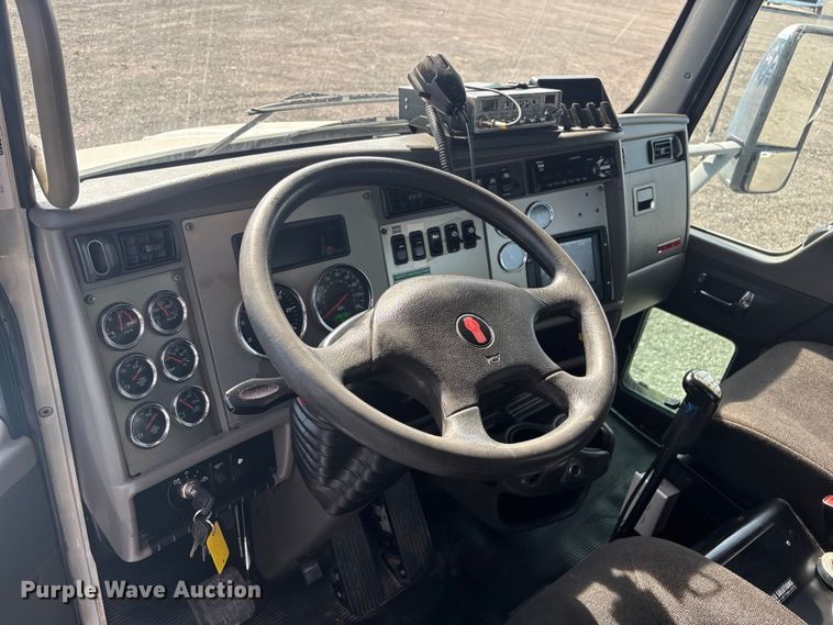 image for item EG8866 2016 Kenworth T3 Series utility / service truck