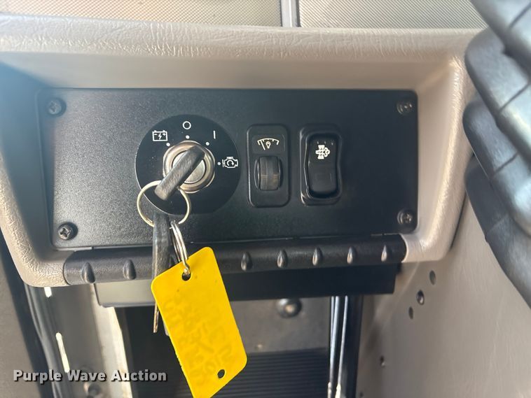 image for item EG8866 2016 Kenworth T3 Series utility / service truck