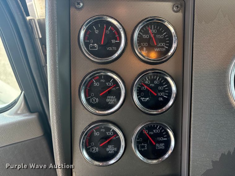 image for item EG8866 2016 Kenworth T3 Series utility / service truck