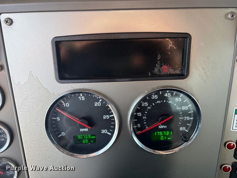 image for item EG8866 2016 Kenworth T3 Series utility / service truck