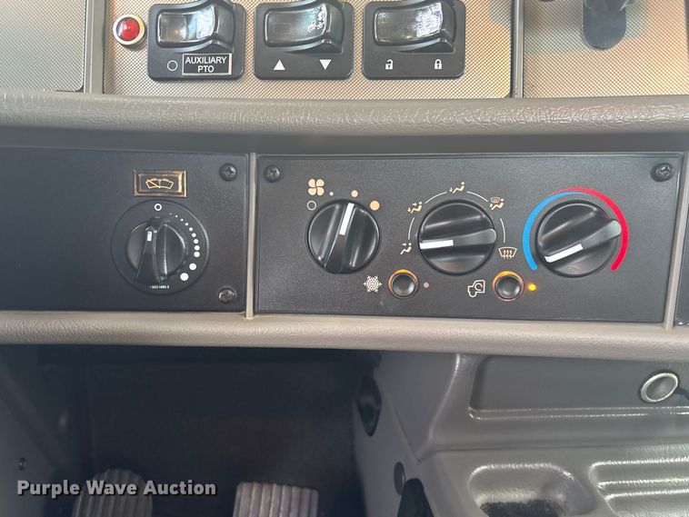 image for item EG8866 2016 Kenworth T3 Series utility / service truck