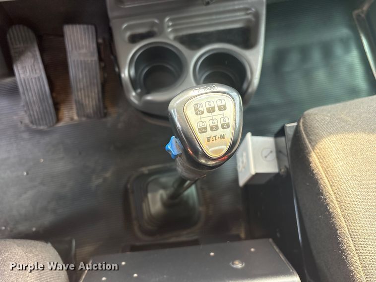 image for item EG8866 2016 Kenworth T3 Series utility / service truck