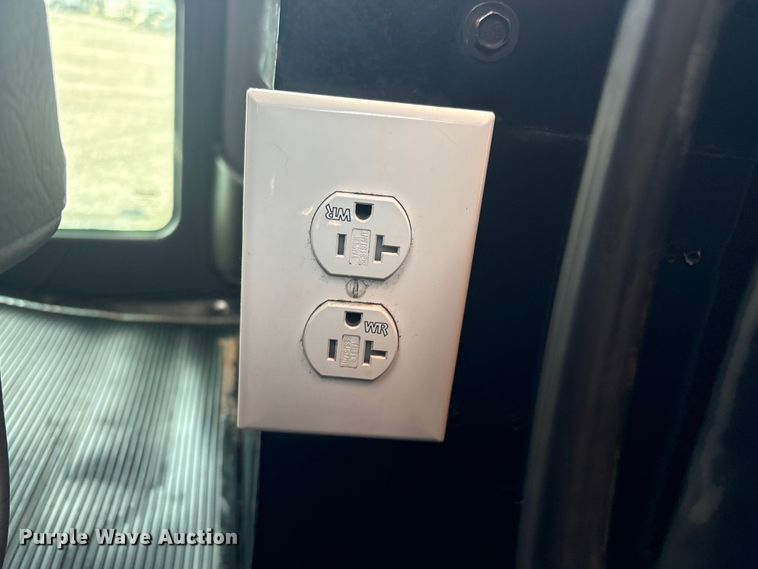 image for item EG8866 2016 Kenworth T3 Series utility / service truck