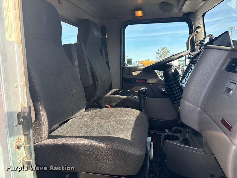 image for item EG8866 2016 Kenworth T3 Series utility / service truck