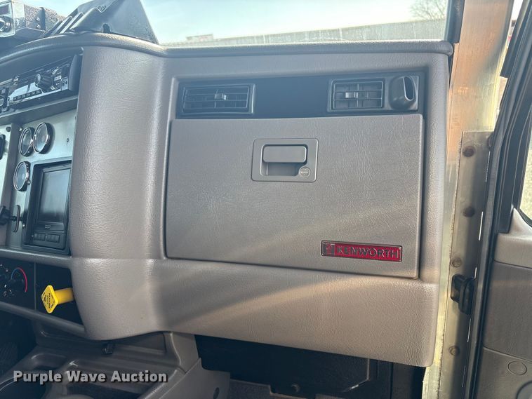 image for item EG8866 2016 Kenworth T3 Series utility / service truck