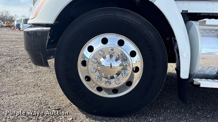 image for item EG8866 2016 Kenworth T3 Series utility / service truck