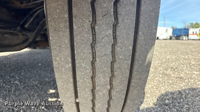 image for item EG8866 2016 Kenworth T3 Series utility / service truck