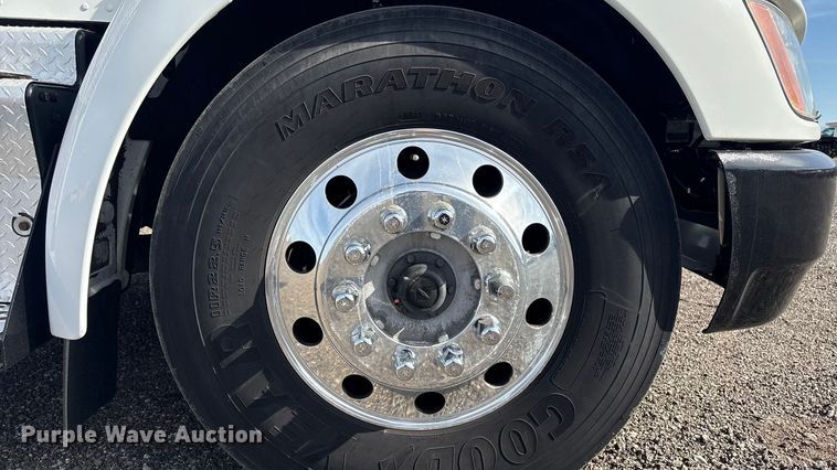 image for item EG8866 2016 Kenworth T3 Series utility / service truck