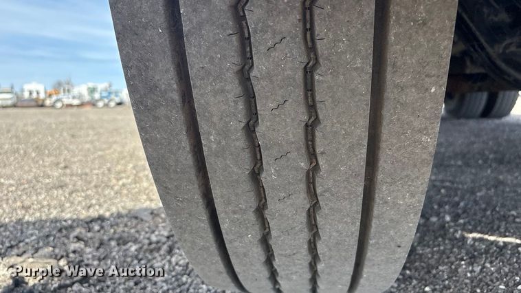 image for item EG8866 2016 Kenworth T3 Series utility / service truck