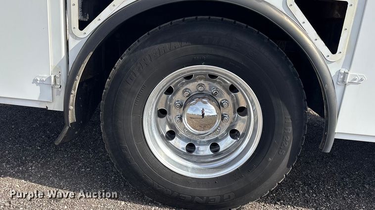 image for item EG8866 2016 Kenworth T3 Series utility / service truck