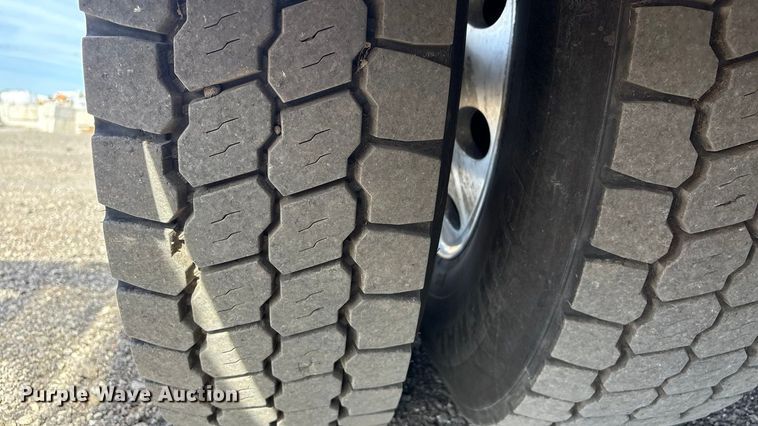 image for item EG8866 2016 Kenworth T3 Series utility / service truck