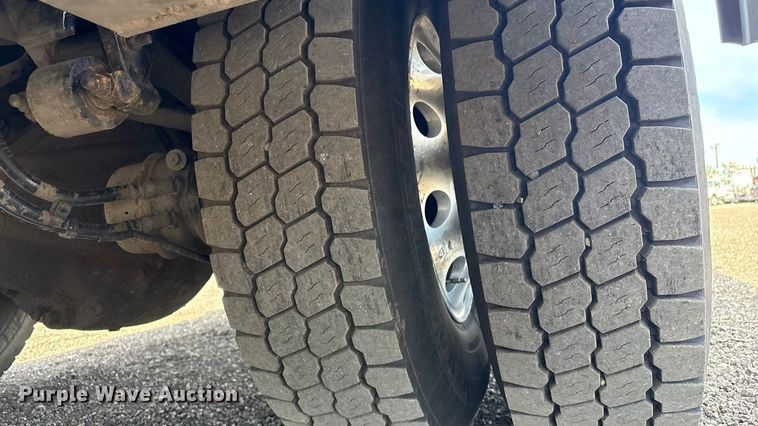 image for item EG8866 2016 Kenworth T3 Series utility / service truck