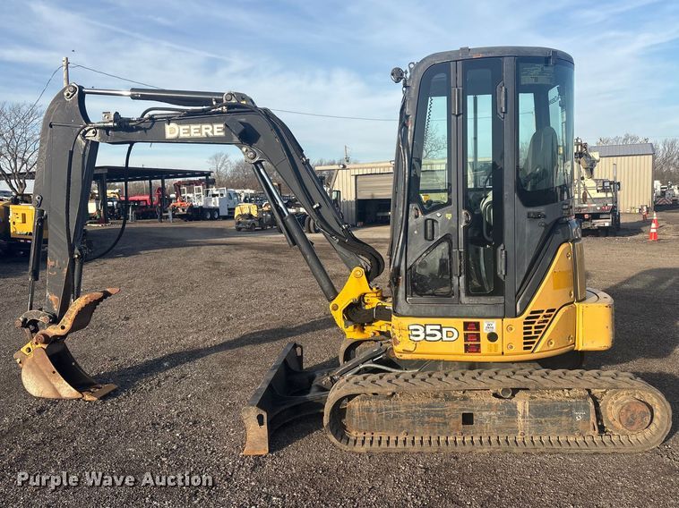 image for item EG8867 2014 John Deere 35D mini excavator